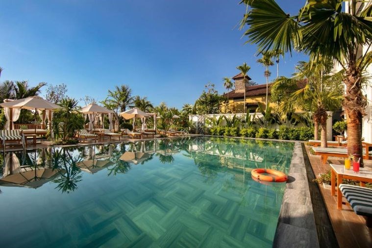 Deluxe Pool View (Double/Twin)